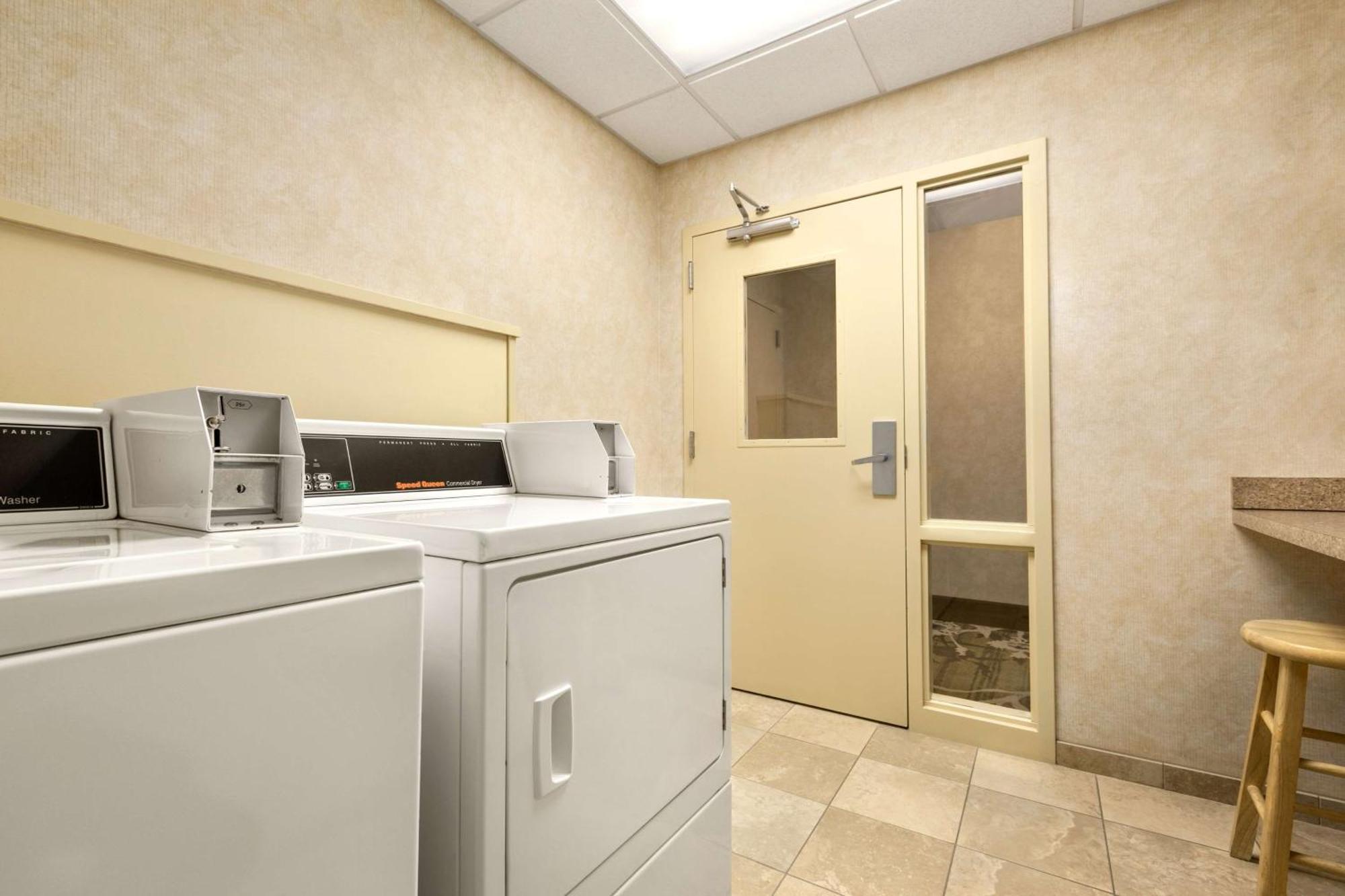 Hampton Inn דובר מראה חיצוני תמונה