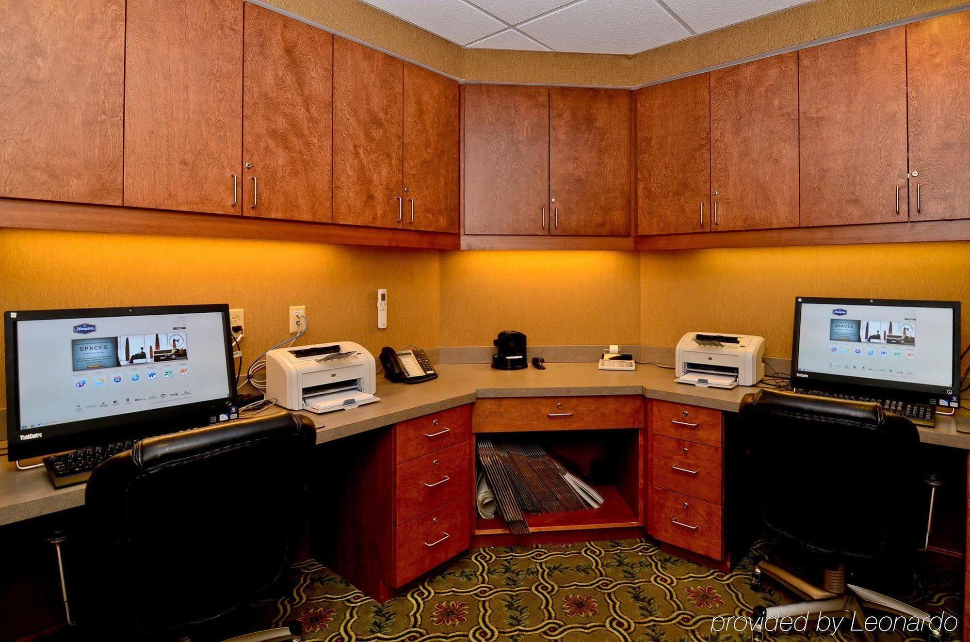 Hampton Inn דובר מתקנים תמונה